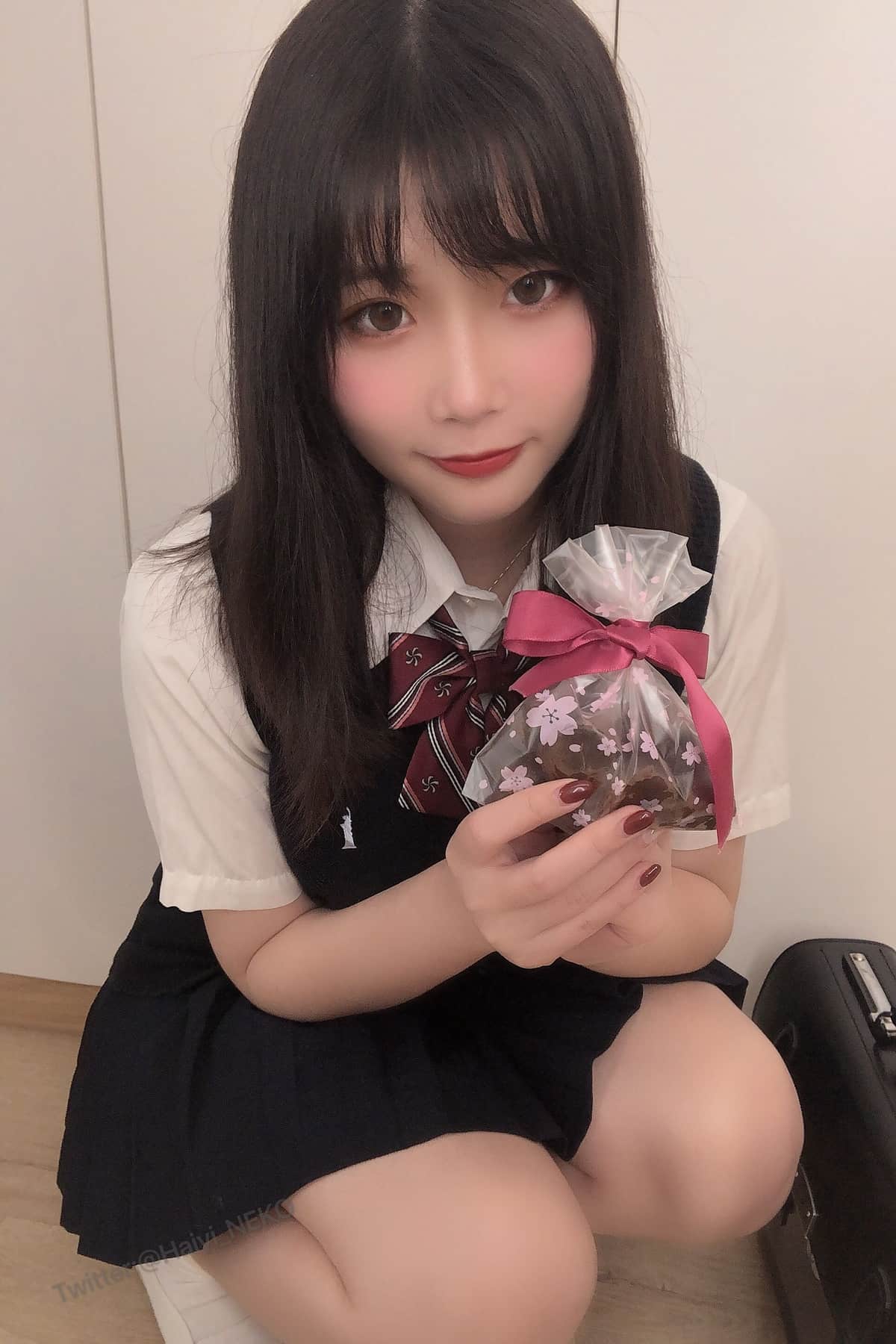 《是一只废喵了》红色内衣图片奶牛写真合集视频资源 13套