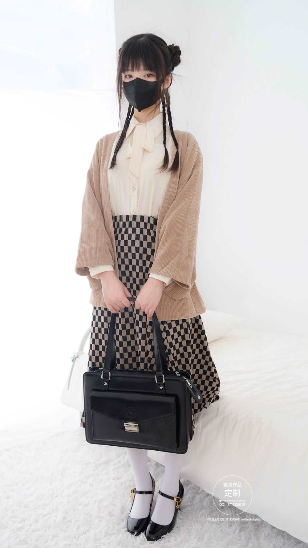 《见希w》女警、职员、七夕限定等内部定制写真作品资源合集下载