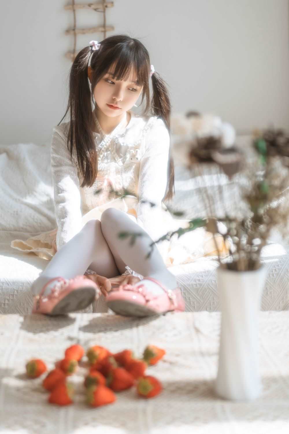 六味帝皇酱 – 最新cos白丝美腿福利 写真视频资源合集下载 – 17套