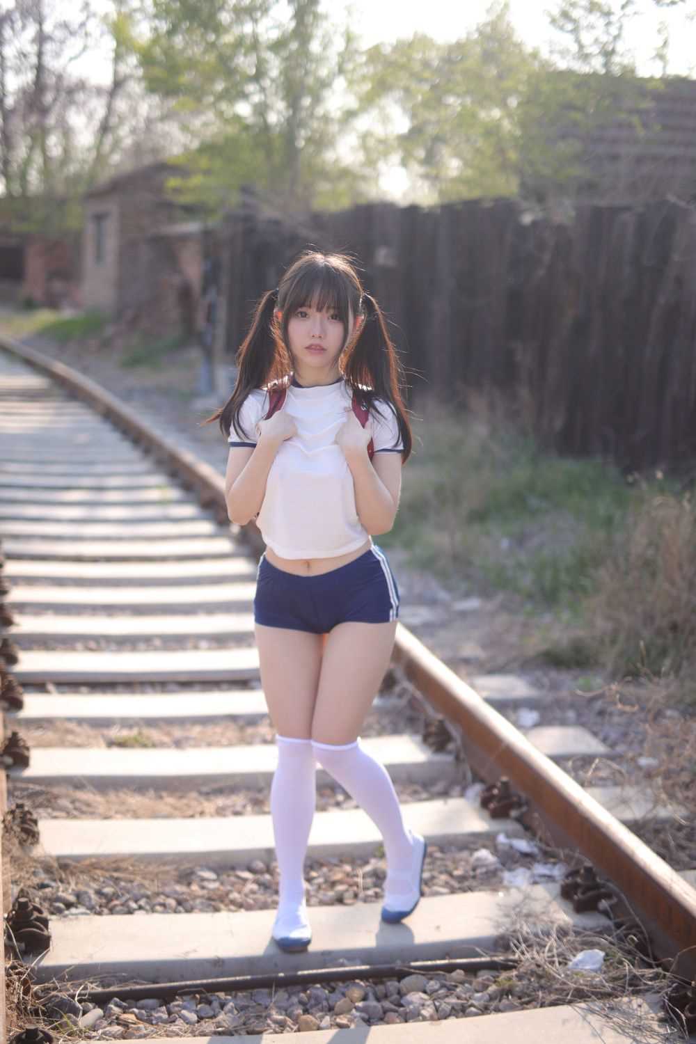 六味帝皇酱 – 最新cos白丝美腿福利 写真视频资源合集下载 – 17套