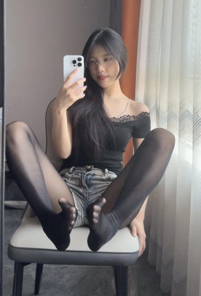 奶洋洋Oo 秘语空间白丝美腿福利 写真图片合集下载