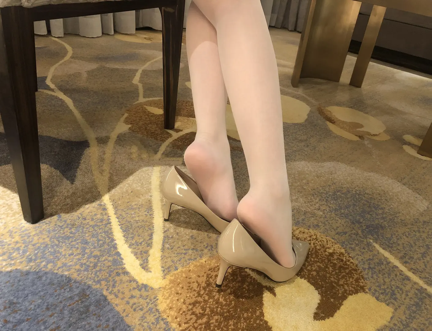 Chloe霏霏 美女丝模精美写真资源合集下载