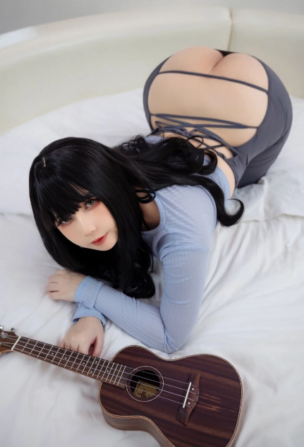 Uy Uy 越南Coser极品蜜桃臀写真视频资源合集下载