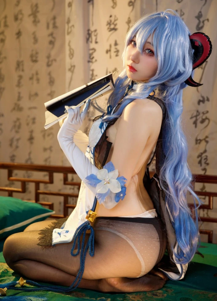 屑雪雪鸭 Cosplay诱惑自拍写真图包合集下载