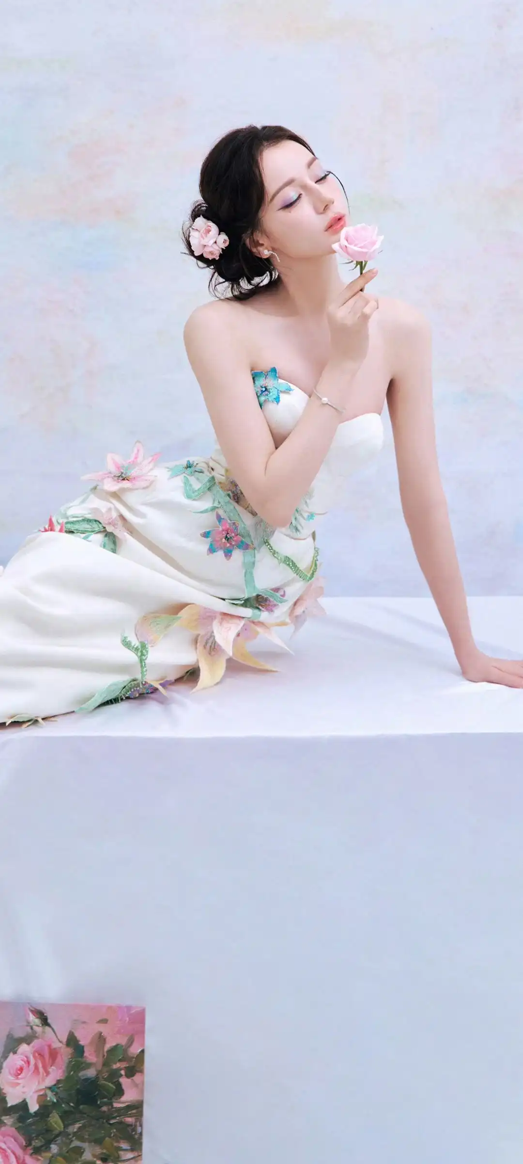 迪丽热巴简约肖像壁纸