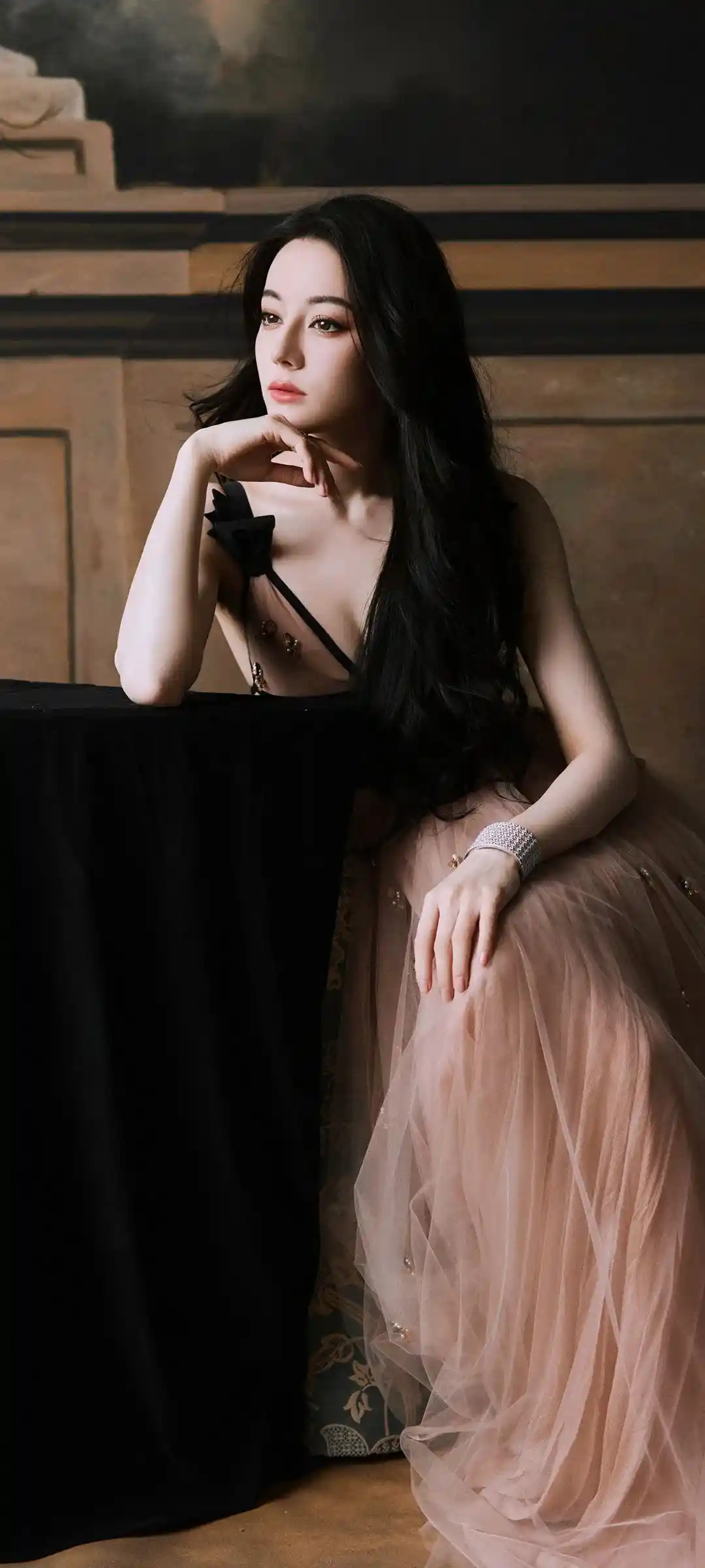 迪丽热巴手机壁纸自然光影展示 迪丽热巴手机壁纸自然光影展示