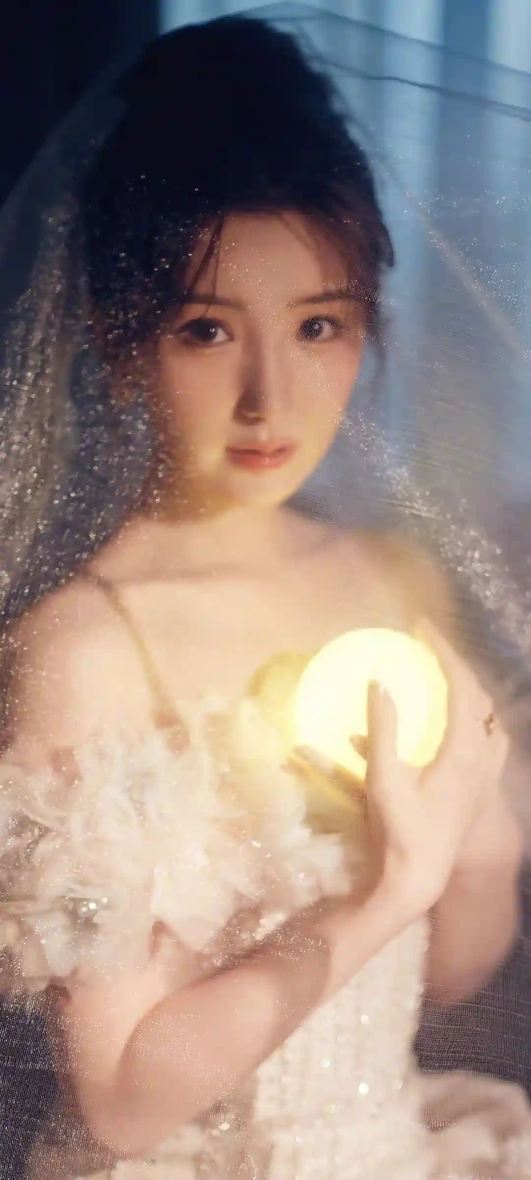 毛晓彤简约肖像手机壁纸