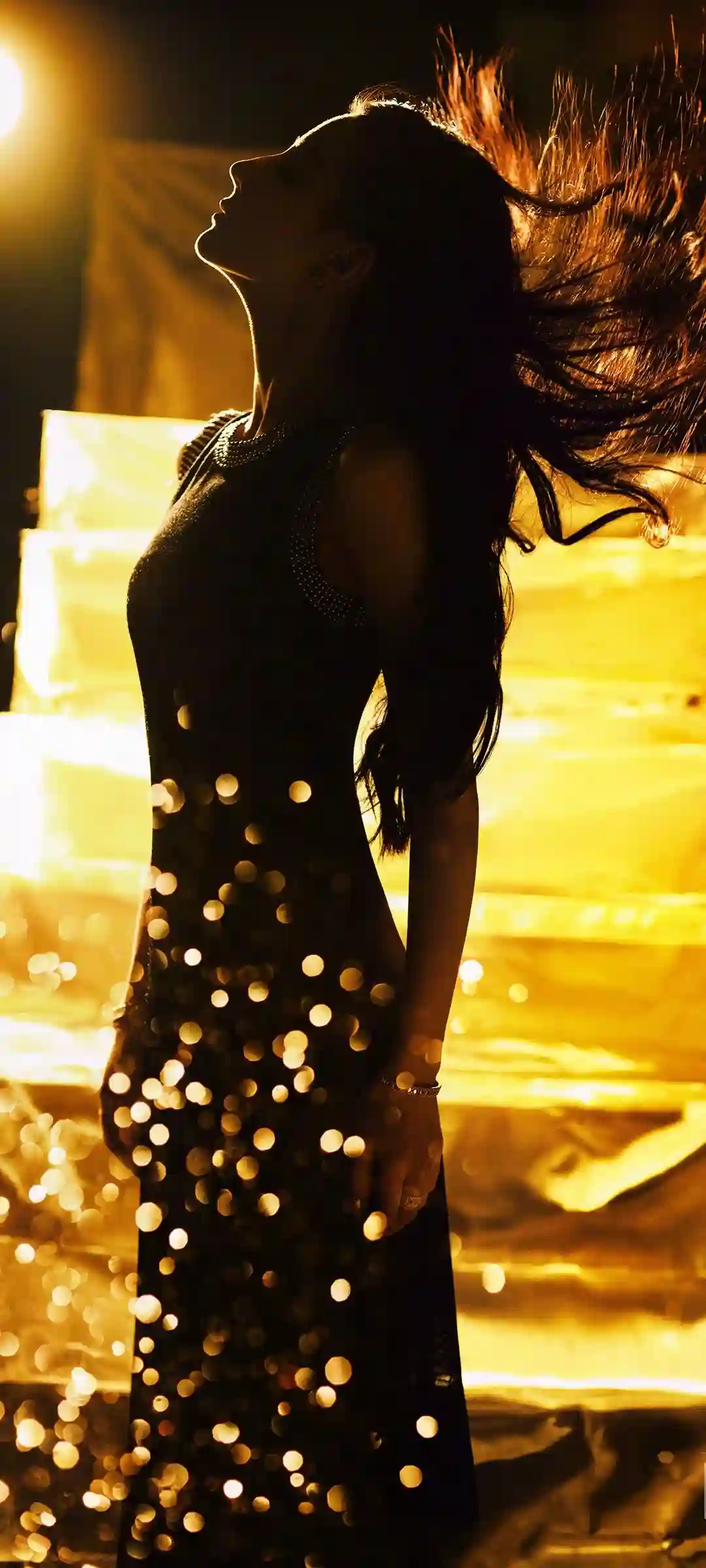 迪丽热巴手机壁纸自然光影展示