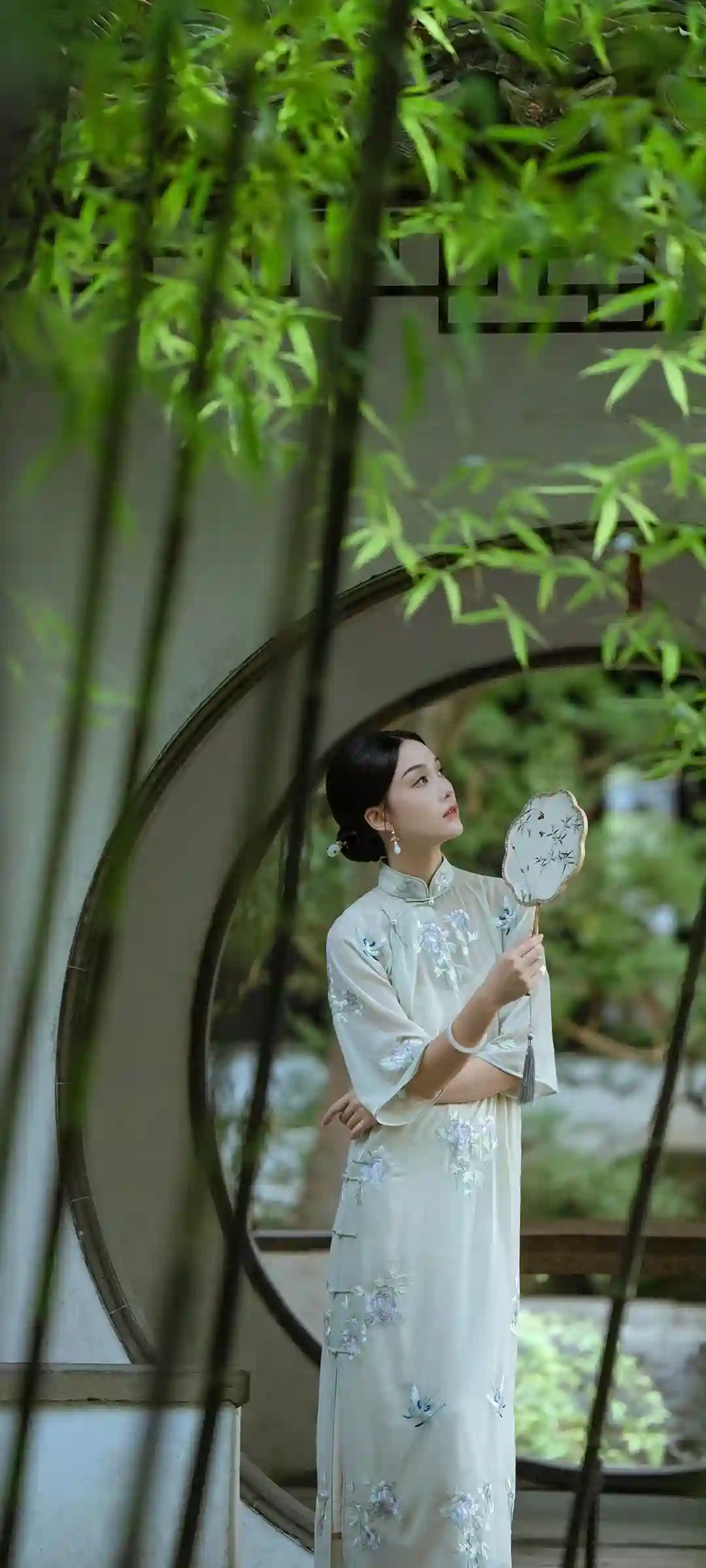 暖调原野锦鲤自然画面