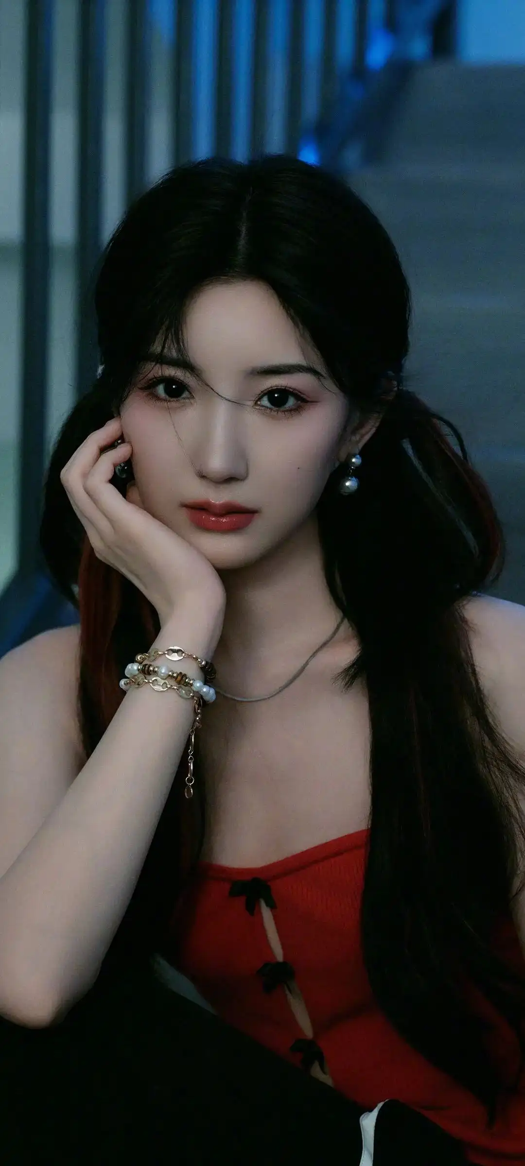 毛晓彤简约肖像手机壁纸